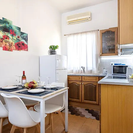 The Dockside - Steps Away From The