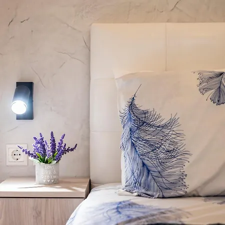 The Dockside - Steps Away From The Appartement Kos