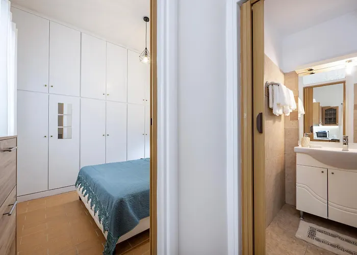 The Dockside - Steps Away From The * Kos-stad