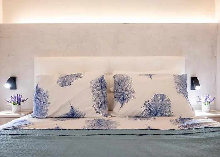 The Dockside - Steps Away From The Apartment *