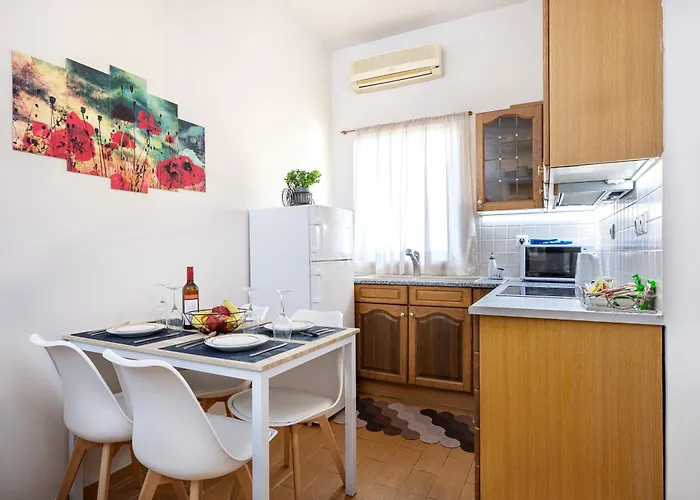 The Dockside - Steps Away From The