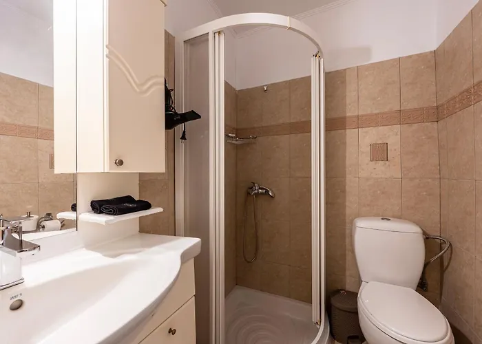 The Dockside - Steps Away From The *